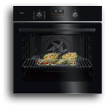 A microwave oven with two dishes inside, one of which is a vegetable dish. Conte do gerado por IA